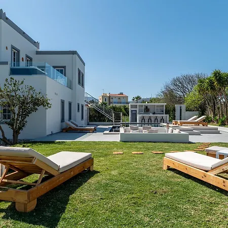 Irene Royale - Pool - Sea View - Free Cruise Vilă *