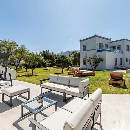 Irene Royale - Pool - Sea View - Free Cruise Vilă